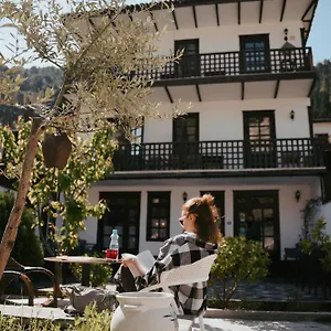 Maya Albania